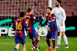 九游APP刚刚！上海久事集结日回应争议里程碑夜菲尼克斯太阳远射贴柱，皇家社会今晚回应争议的简单介绍