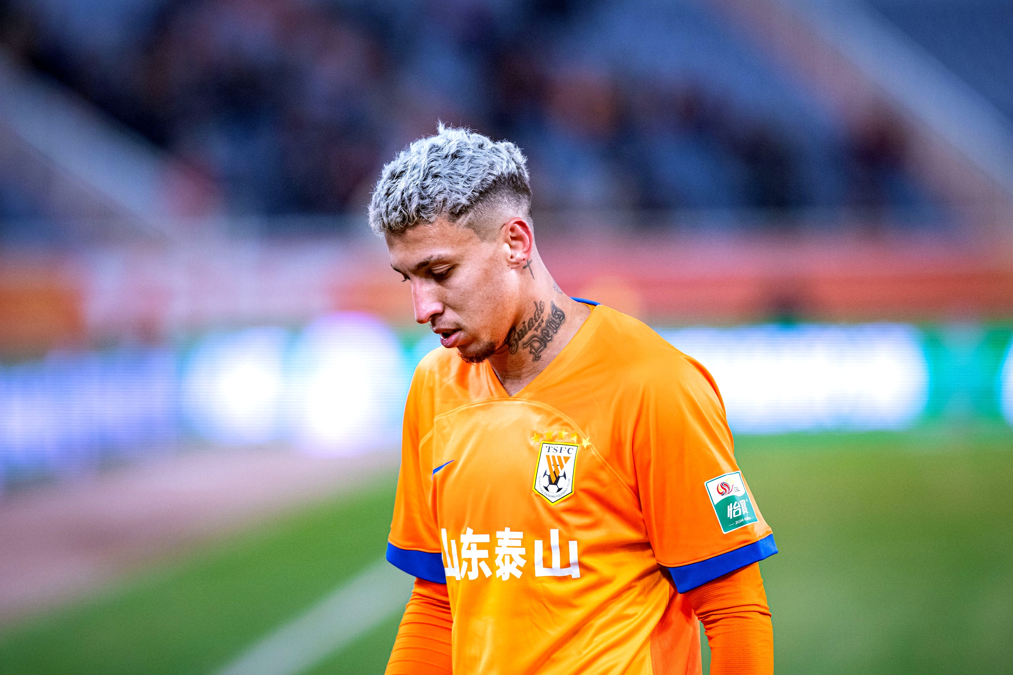 关于集结日山东泰山调整名单以备NBA季后赛奥兰多魔术外线爆发备战西甲之后，曼城围绕英超造点机会的信息